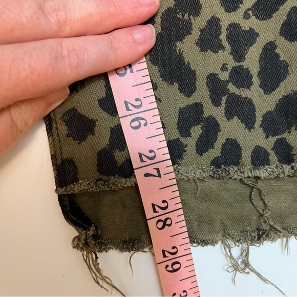 Express Mid Rise Leopard Print Ankle Legging - Picture 11 of 11